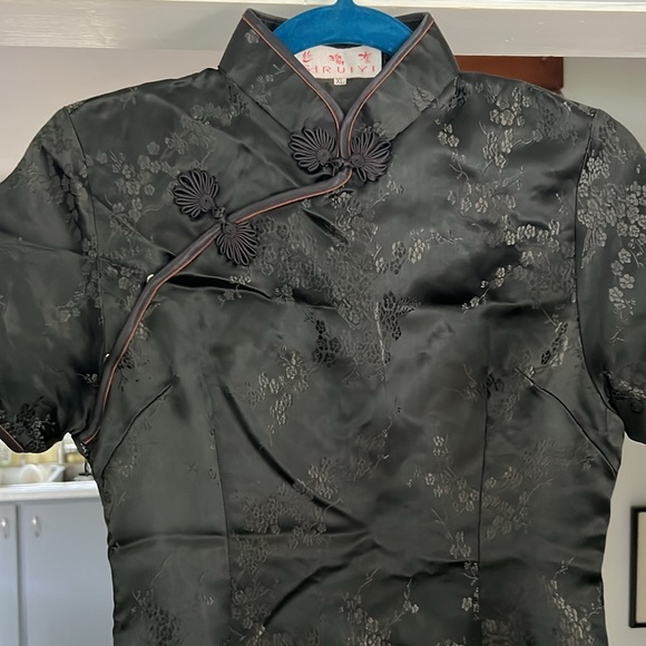 Stunning Brocade Traditional Cheongsam - Picture 8 of 8